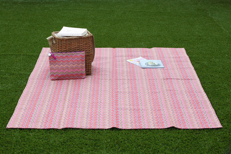 pink beach mat, sand free